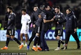 瑞奇·韩德森在纽约洋基队的四个赛季中，每年盗垒数均突破 50 次