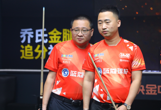 频频向富勒 频频向富勒