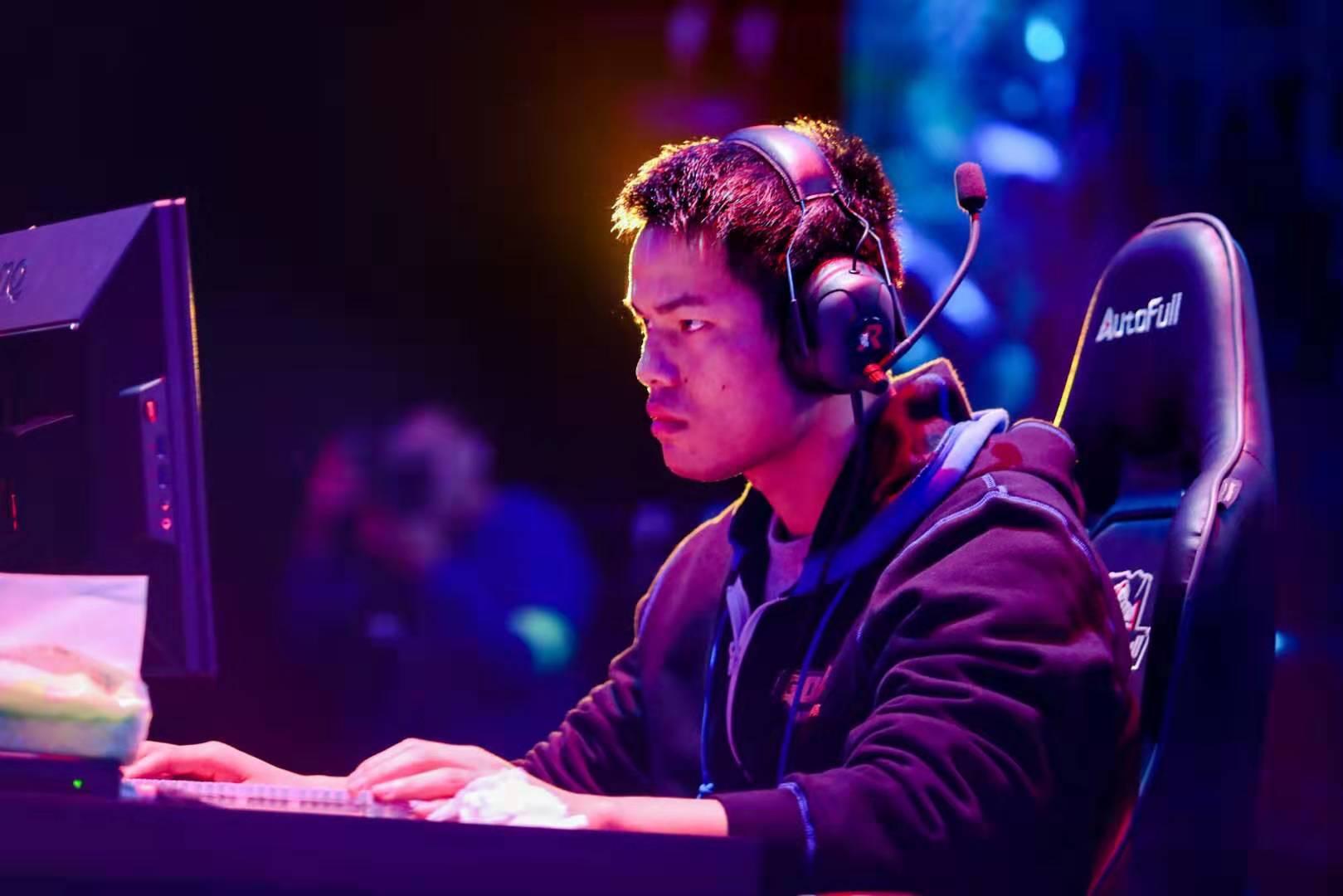 这句充满自 这句充满自