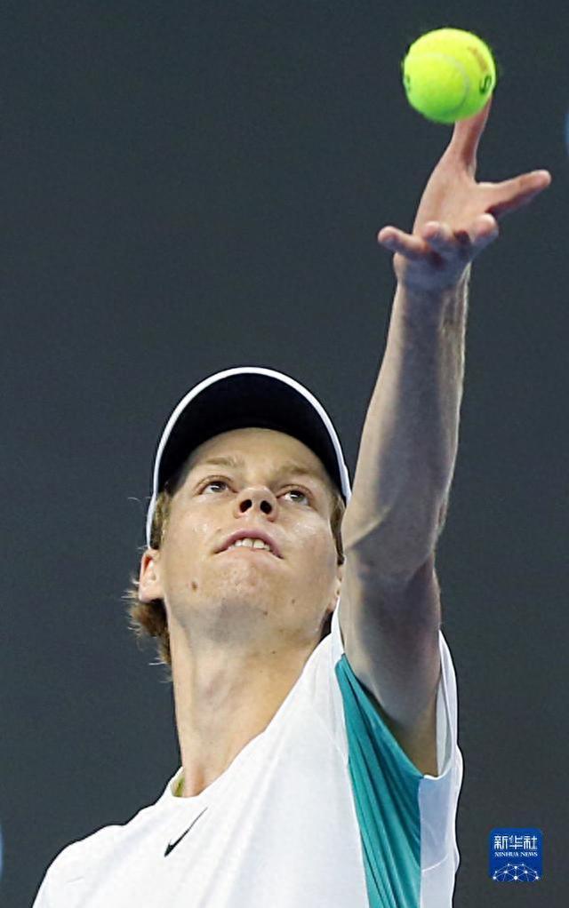 现出对足球 现出对足球